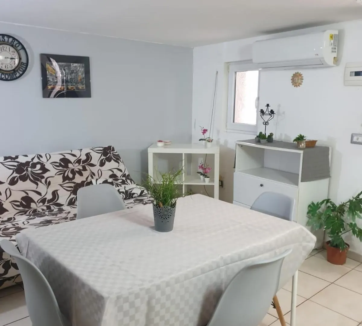 Brunos Apartaments contacts